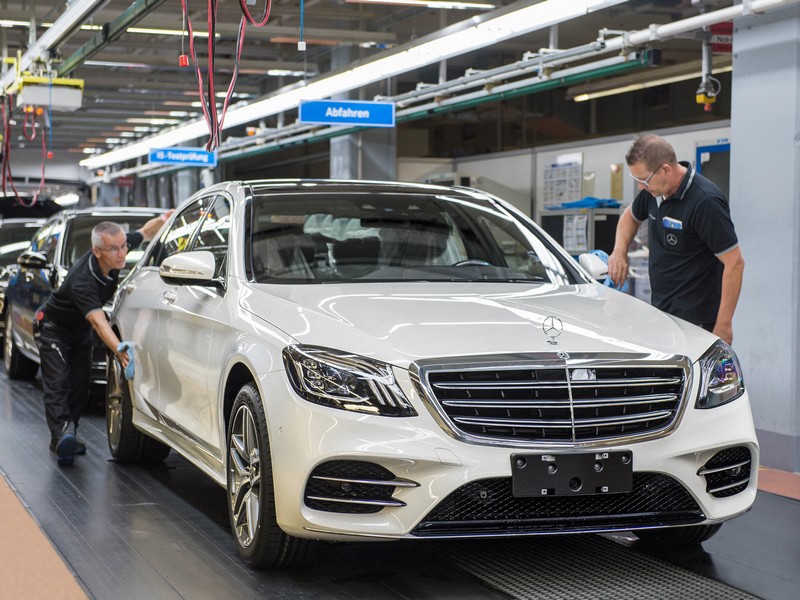 Mercedes-Benz třídy S sjel z výrobního pásu autonomně